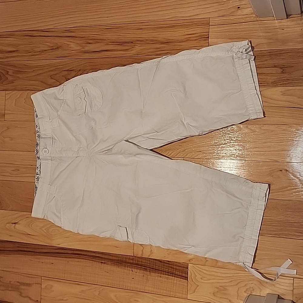 White Capri pants